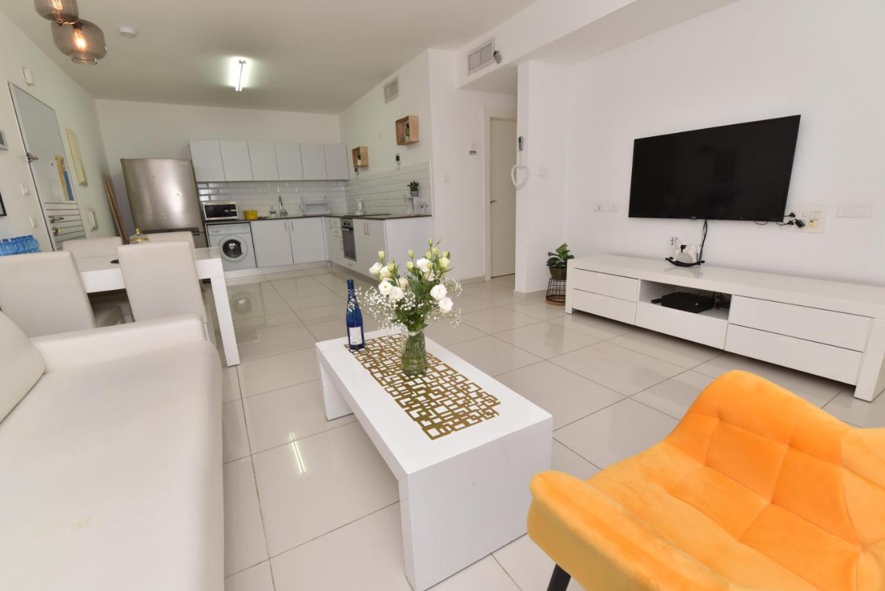 דירת גן דלוקס Daire Eilat Dış mekan fotoğraf
